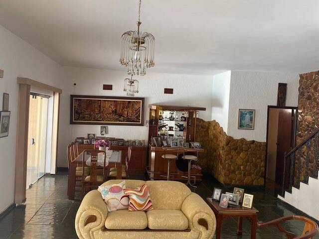 #112 - Casa para Venda em Catanduva - SP - 2