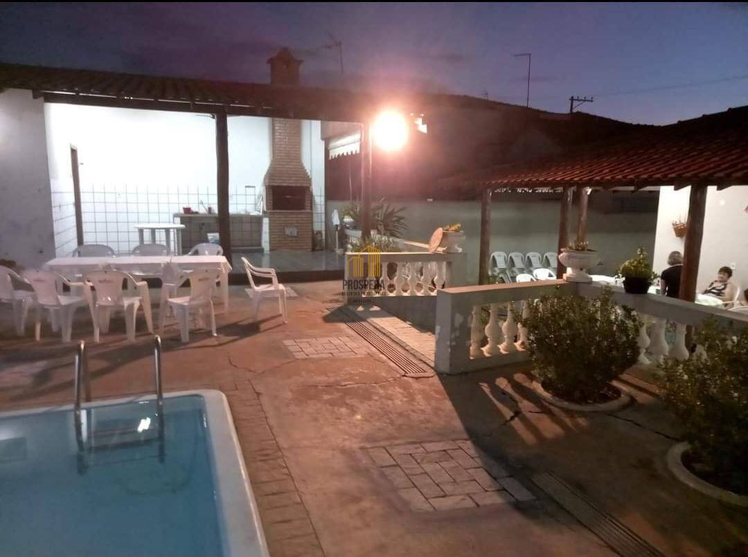 Casa, 3 quartos, 239 m² - Foto 2