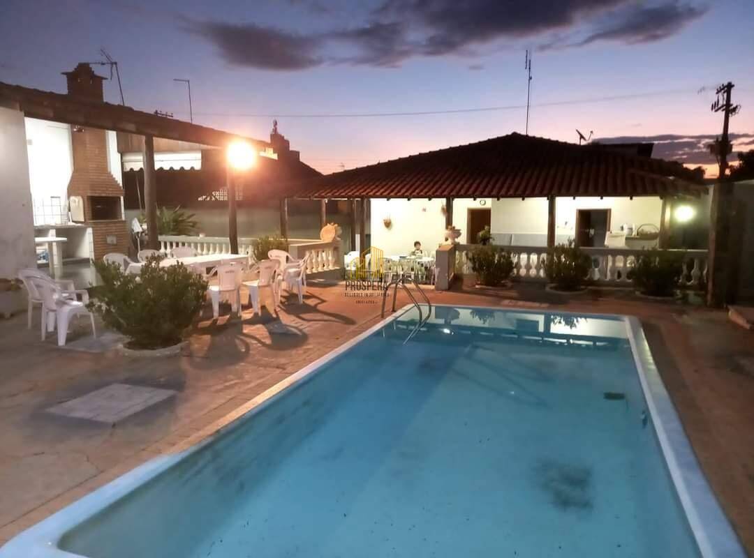 Casa, 3 quartos, 239 m² - Foto 1